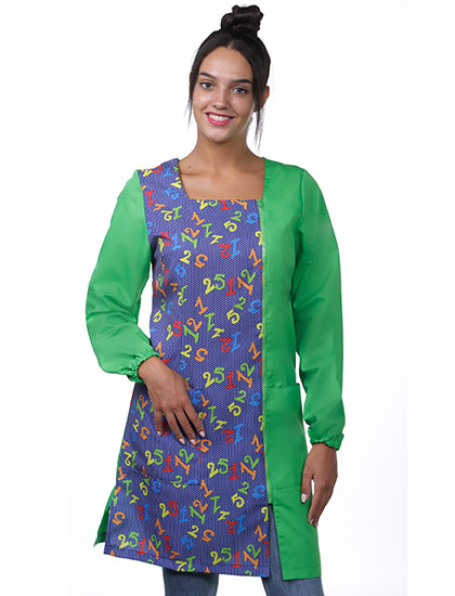 Bata profesora de manga larga en color verde combinada con estampado de números.