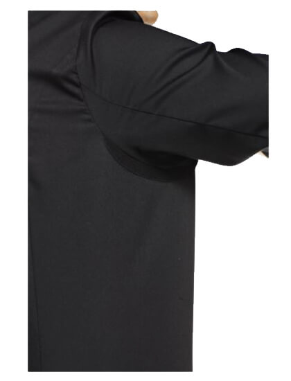 Chaqueta de cocina en color negro con detalles y vivo en color rojo.