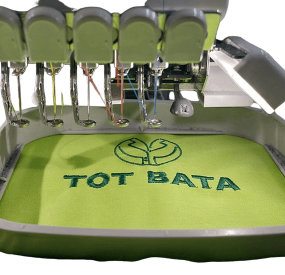 Ropa laboral personalizada con bordado o vinilo en Tot Bata, uniformes en tienda de ropa de trabajo.