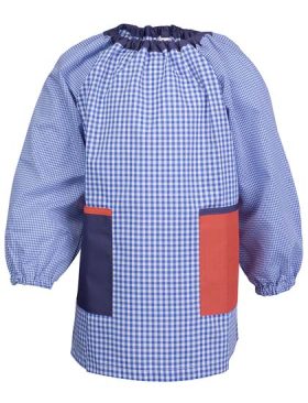 Bata para niños con cuadrados azules y dos bolsillos, diseñada por Tot Bata, uniformes Barcelona